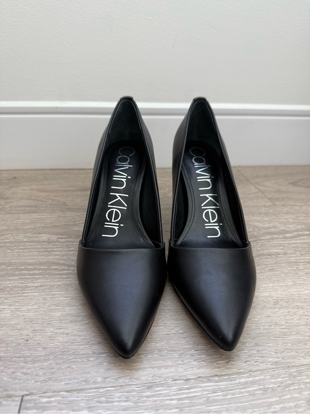 Calvin Klein Women's Black Saleen Pointed-Toe Pumps size 6.5